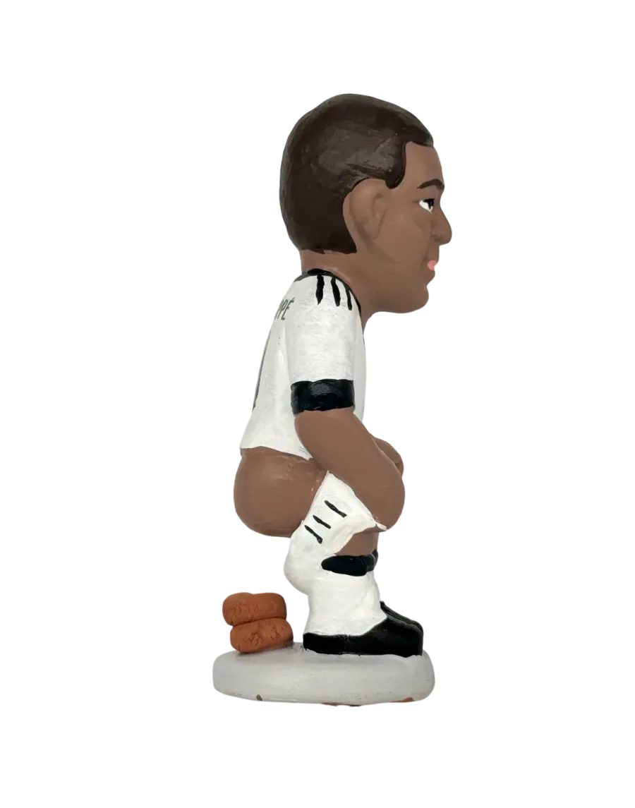 Compra tu Caganer de Kylian Mbappé - Calidad Artesanal y Tradicional